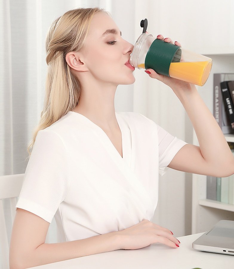 Mini USB Rechargeable Portable Blender Electric Fruit Juicer Kitchen Smoothie Maker Lightweight Sports Bottle Multifunction Blender - Image 6